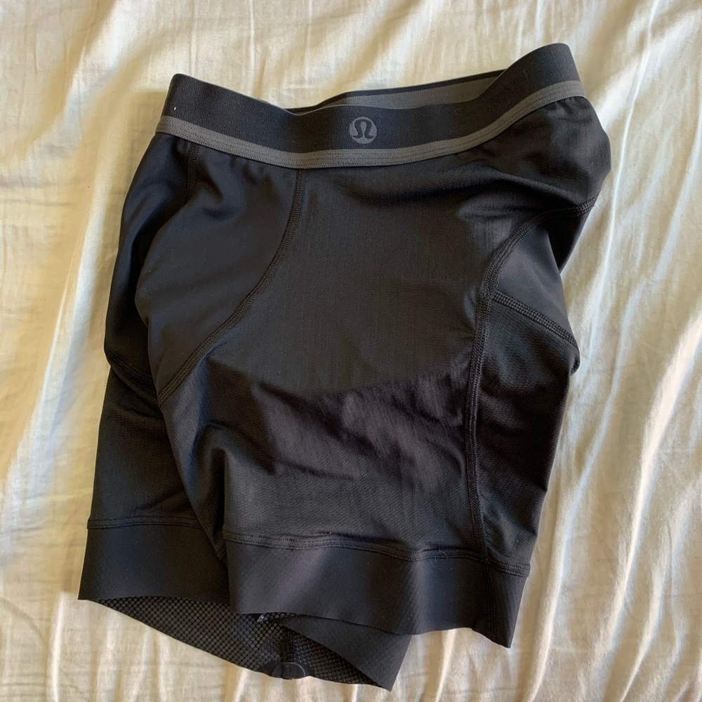 Men’s Lululemon medium bike shorts